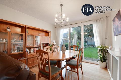 12 Worton Road, Isleworth, TW7 6HN
