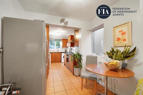 12 Worton Road, Isleworth, TW7 6HN