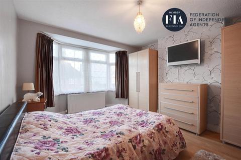 12 Worton Road, Isleworth, TW7 6HN