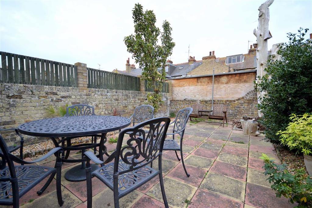 Glencoe Road, Margate, Kent 2 bed terraced house £235,000