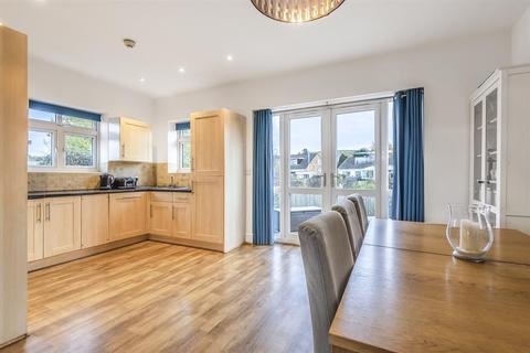 16 Coppice Wood Close, Guiseley, Leeds, LS20 9JR