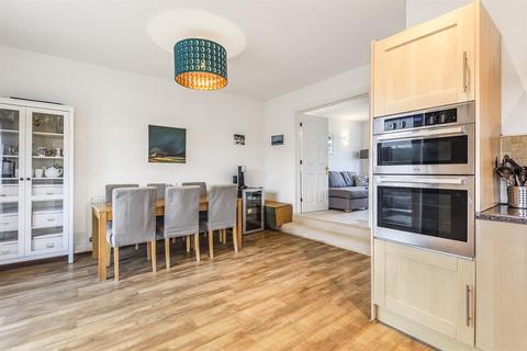 16 Coppice Wood Close, Guiseley, Leeds, LS20 9JR