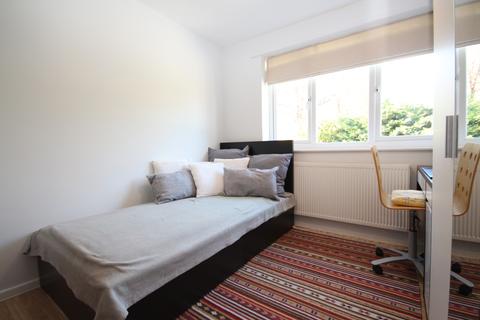 12 Barn Close, Maidenhead, SL6 7HD