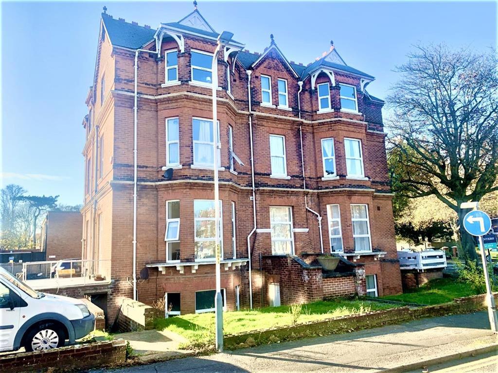 Shorncliffe Road, Folkestone, Kent, CT20 2SQ 1 bed flat for sale £150,000