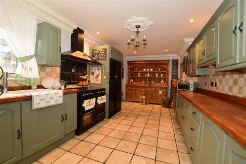 6 Broadoak Road, Erith, DA8 3BE