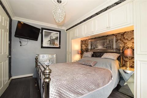 6 Broadoak Road, Erith, DA8 3BE