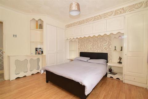 6 Broadoak Road, Erith, DA8 3BE