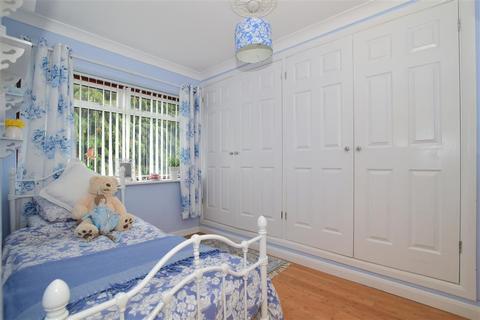 6 Broadoak Road, Erith, DA8 3BE