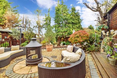 6 Broadoak Road, Erith, DA8 3BE