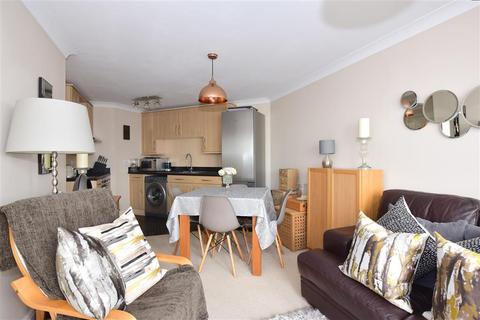 35 Fairfield Square, Gravesend, DA11 0DT