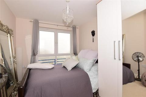 35 Fairfield Square, Gravesend, DA11 0DT