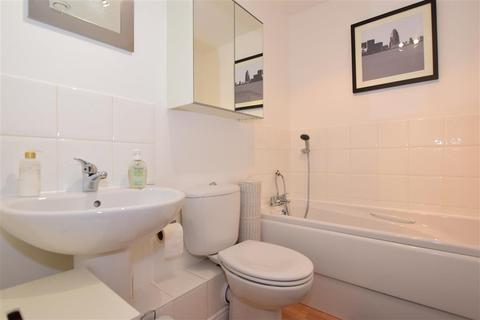 35 Fairfield Square, Gravesend, DA11 0DT