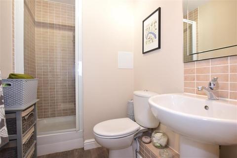 35 Fairfield Square, Gravesend, DA11 0DT