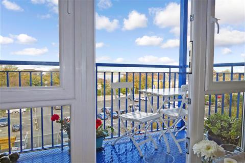 35 Fairfield Square, Gravesend, DA11 0DT