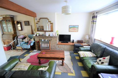 16 Armstrong Road, Feltham, TW13 6UP