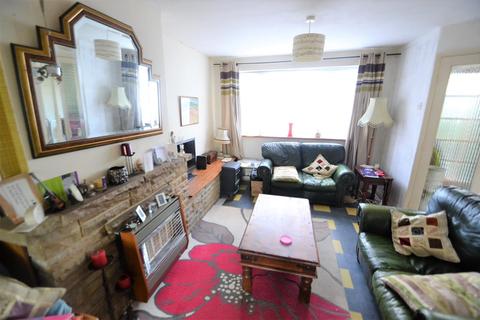 16 Armstrong Road, Feltham, TW13 6UP