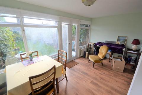 16 Armstrong Road, Feltham, TW13 6UP