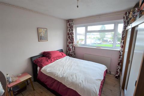 16 Armstrong Road, Feltham, TW13 6UP
