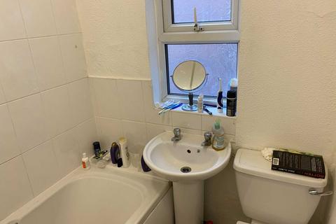 3 bedroom terraced house to rent, Furness Road, Manchester