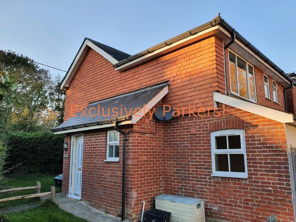 Calmore Road, Old Calmore 3 bed semidetached house £1,350 pcm (£312 pw)