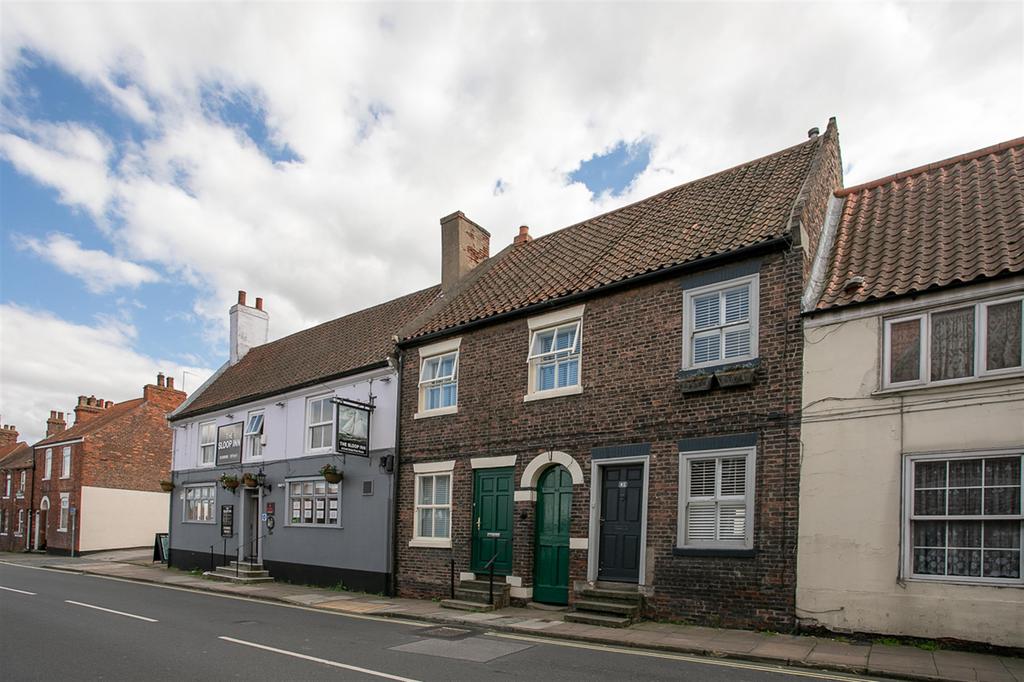 Beckside, Beverley, East Yorkshire, HU17 0PD 2 bed terraced house £