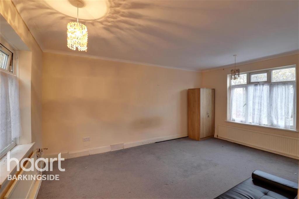 Park Avenue Barking IG11 3 bed flat £1,300 pcm (£300 pw)