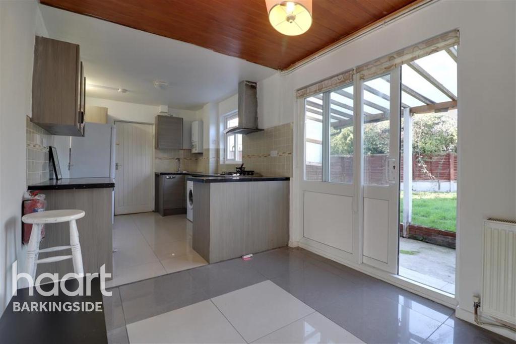 Huntsman Road Hainault IG6 3 bed semidetached house £1,549 pcm