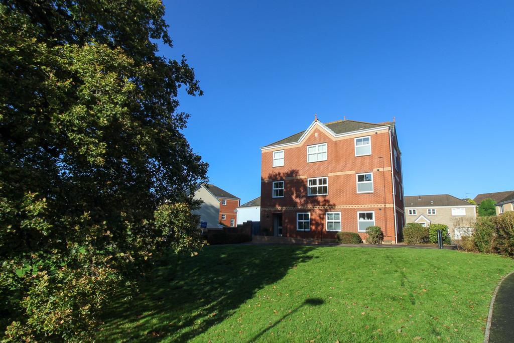 Raleigh Drive, Cullompton 2 bed flat £145,000
