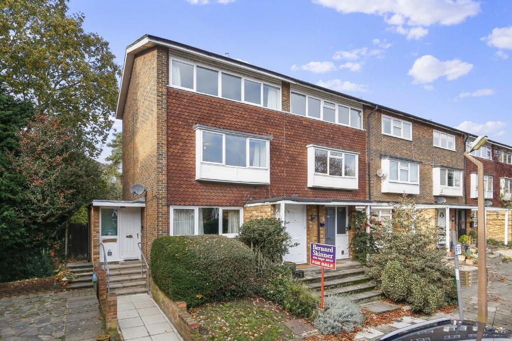 Oakways, Eltham SE9 2 bed apartment £300,000