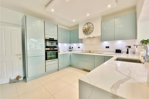 5 Colonial Avenue, Twickenham, TW2 7EE