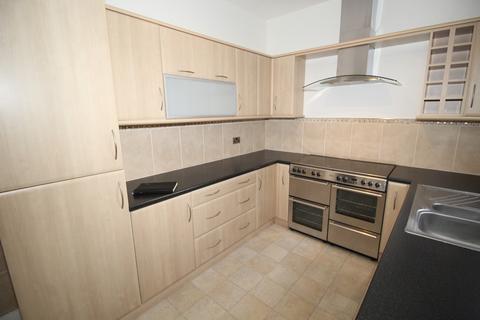 3 bedroom terraced house to rent, Castleford Road, Normanton