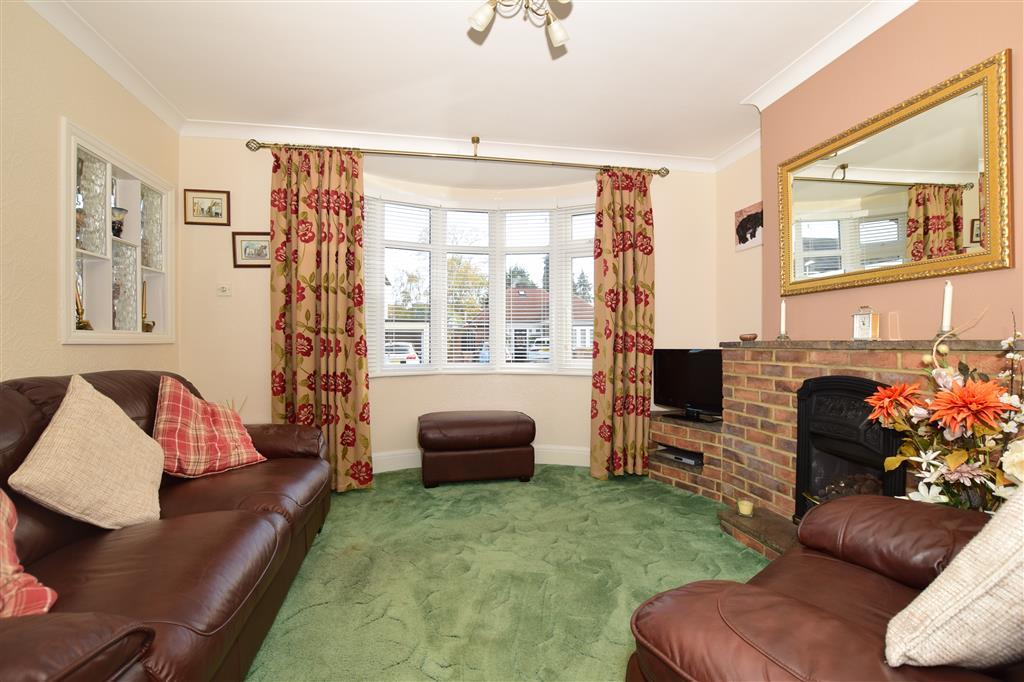 Jackson Avenue, Rochester, Kent 3 bed terraced house £300,000