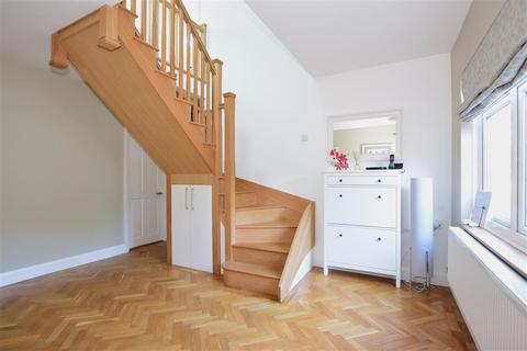 66 Milton Hall Road, Gravesend, DA12 1QW