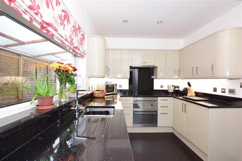 66 Milton Hall Road, Gravesend, DA12 1QW