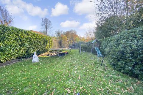 6 Beechwood Gardens, Meopham, Gravesend, DA13 0SD