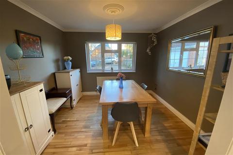 6 Beechwood Gardens, Meopham, Gravesend, DA13 0SD