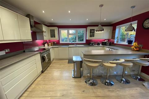 6 Beechwood Gardens, Meopham, Gravesend, DA13 0SD