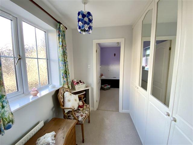 Dressing Area to bedroom 1