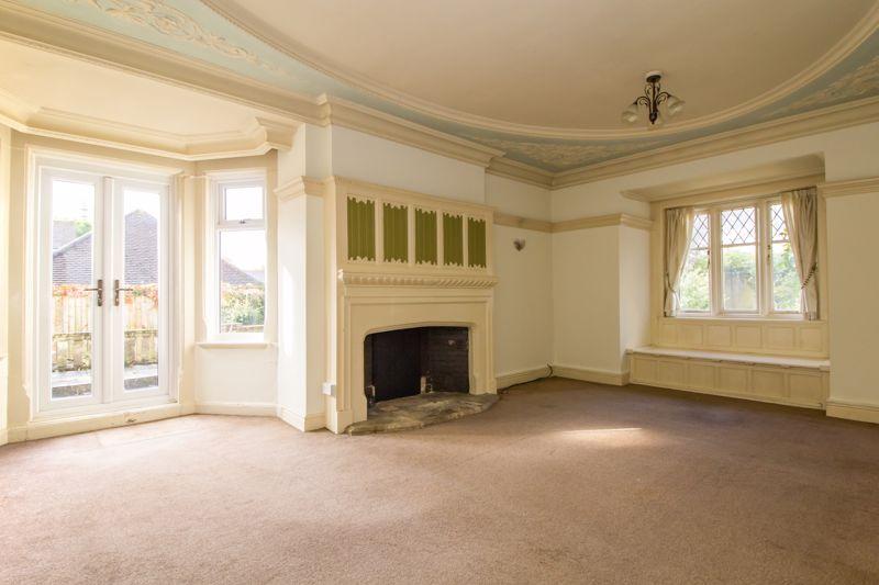 Marine Parade, Penarth 2 bed apartment £330,000