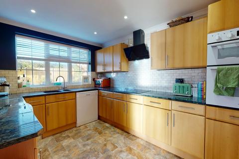 9 Sutton Close, Folkestone, CT19 5LL