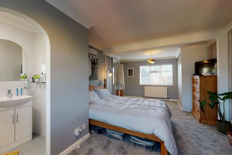 9 Sutton Close, Folkestone, CT19 5LL