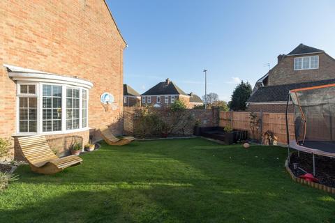 9 Sutton Close, Folkestone, CT19 5LL