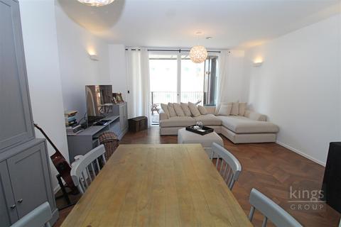 Flat 4, 39 Gransden Avenue, London, E8 3QA
