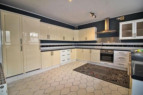 118 Clark Road, Wolverhampton, WV3 9PD