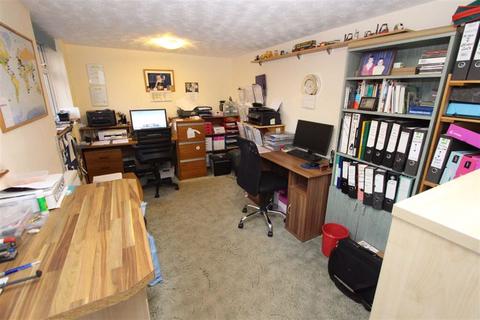 2 Winston Close, Leighton Buzzard, LU7 3DL