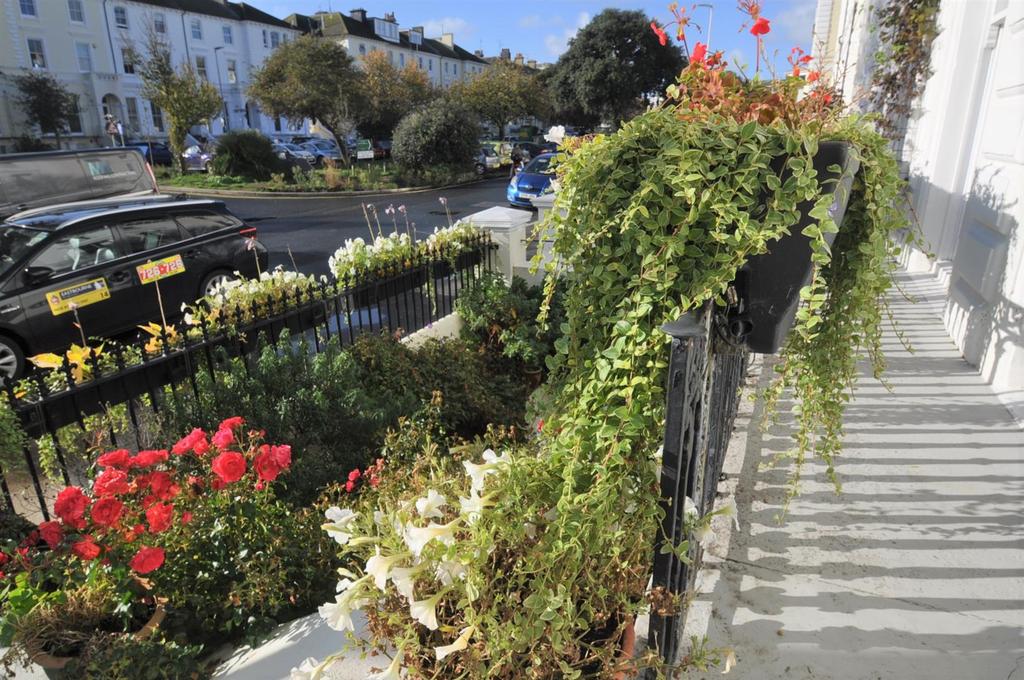 Balustrade to Front with Flower baskets
