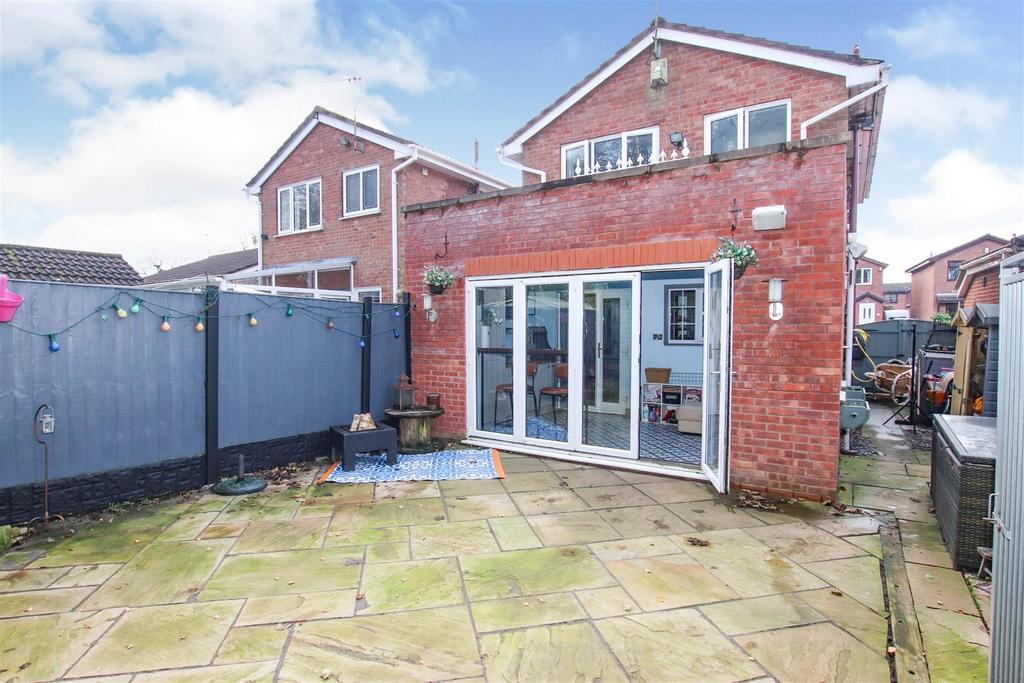 Whitchurch Grove, Mitchells Wood, Newcastle 3 bed detached house £195,000