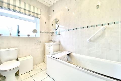 12 Weir Avenue, Prestwick, KA9 2JY