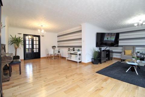 8 Stonelea Road, Hemel Hempstead, HP3 9JY