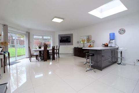 8 Stonelea Road, Hemel Hempstead, HP3 9JY